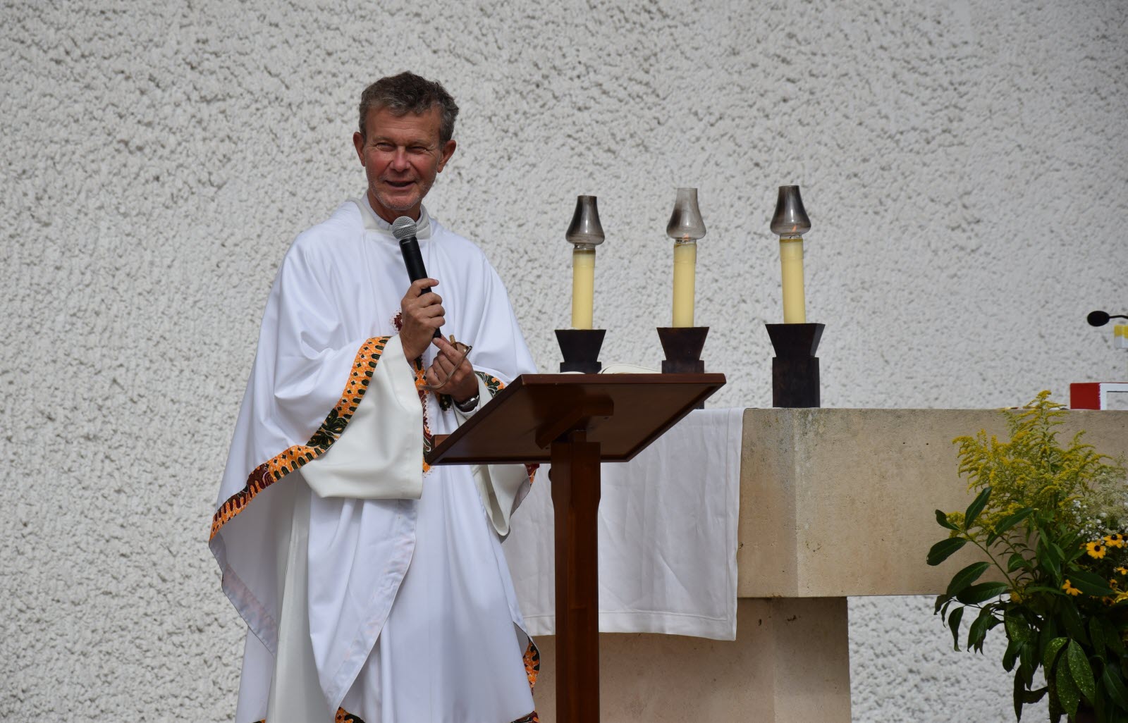 Le chapelain : Père Axel Isabey, au contact des flux de visiteurs